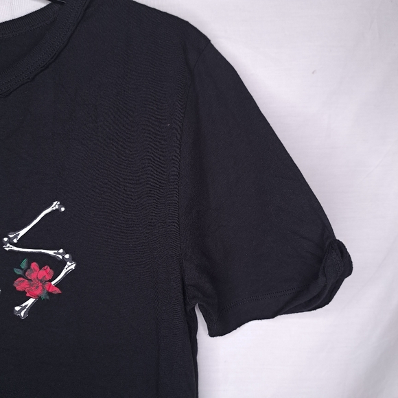 VANS Women's Black Bones & Roses Short Sleeve Graphic Tee MEDIUM - Picture 4 of 10